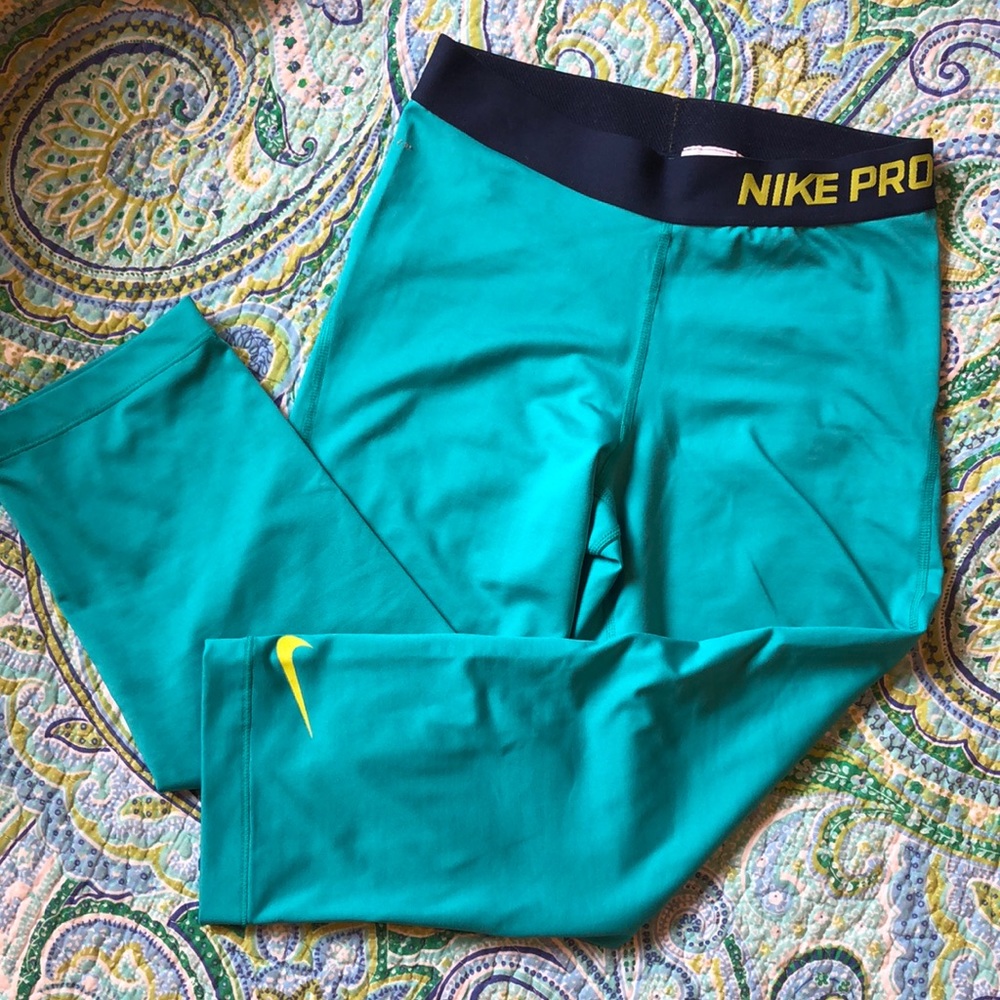 Nike Pro Dri Fit Capri Leggings